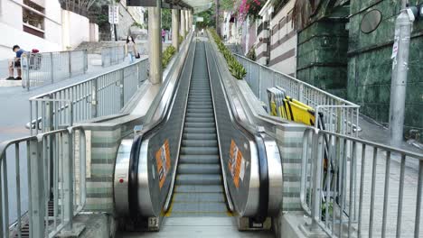 Downtown-Hong-Kong-street-escalator-in-motion