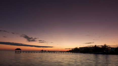 Zeitraffer-Sonnenuntergang-In-Belize-über-Dem-Ozean
