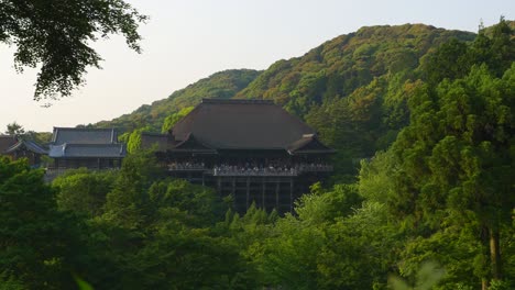 Templo-Budista-Kiyomizu-dera-A-Finales-De-Otoño-Kyoto,-Japón