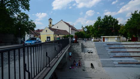 Timelapse-of-a-bridge-in-Szentendre,-Hungary