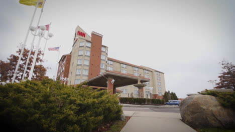 Exterior-of-the-entrance-of-a-hotel-and-resort