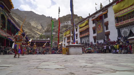 Masked-monks-dancing-in-monastery-at-Hemis-festival