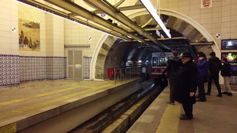 The-Tunel-is-a-historical-underground-funicular-line-in-Istanbul