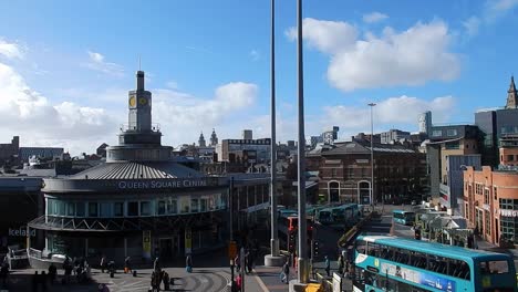 Blick-über-Den-Busbahnhof-Liverpool-Paradise-Street-Auf-Die-Skyline-Der-Stadt-An-Einem-Sonnigen-Tag