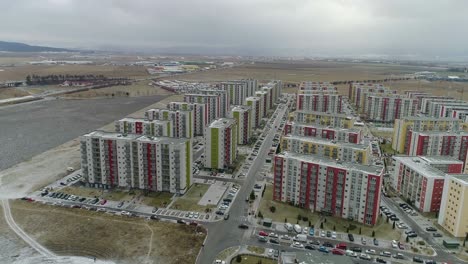 Vista-Aérea-Del-Complejo-Residencial-Avantgarden-En-Brasov,-Rumania