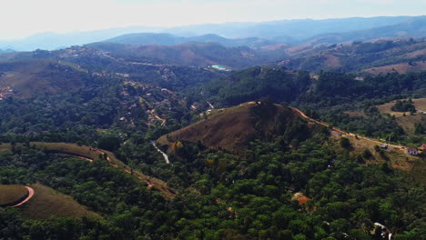 Aerial-video-of-mountain-range-region-in-Campo-do-Jordão,-Brazil