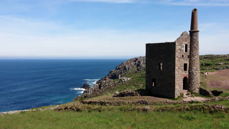 Tourists-at-Poldark-famous-tin-and-copper-mine-location-known-as-wheal-leisure