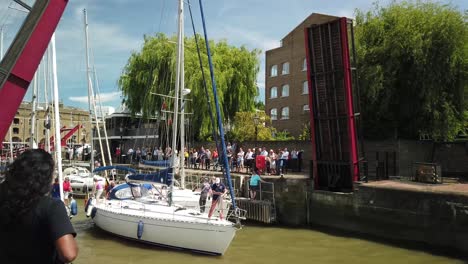 Luxury-yachts-with-owners-waiting-to-set-sail-on-the-Thames-from-St-Katherine-Dock-Marina,-London,-UK