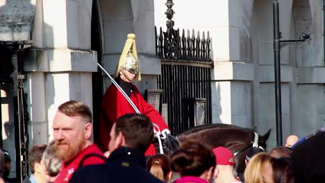 London,-England:-Kultige-Horseguard-Soldaten-In-Whitehall,-London