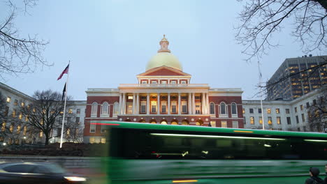 Time-lapse-of-Massachusetts-State-House-in-Boston,-MA-at-dusk