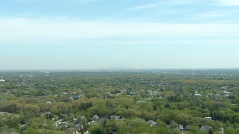 The-city-of-Chicago-in-Illinois-as-seen-from-afar-from-the-western-suburbs