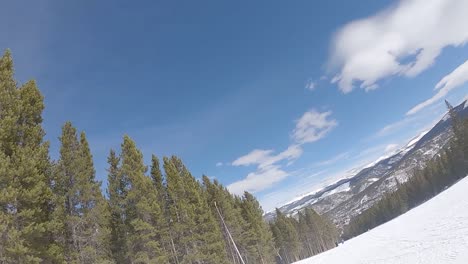 Snowboard-En-Cámara-Lenta-En-Breckenrdige-Colorado-Durante-Un-Increíble-Polvo-Fresco