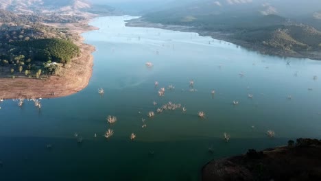Pullback-aerial-drone-footage-in-afternoon-over-the-upper-reaches-of-Lake-Eildon,-near-Mansfield-in-central-Victoria,-Australia
