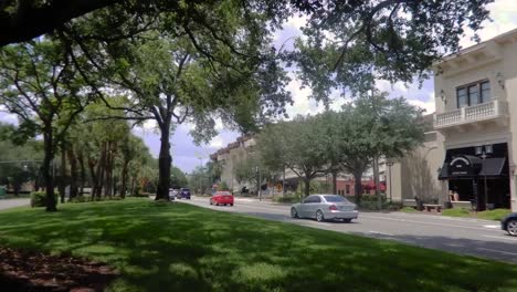 Cars-are-moving-during-the-mid-afternoon-at-Orlando,-Florida