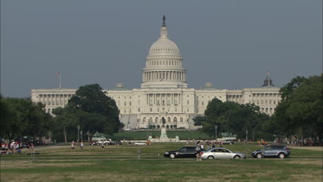 Capitolio-De-Estados-Unidos-Visto-Desde-El-Centro-Comercial,-Washington-Dc