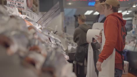 Seattle,-Washington,-Pike-Place,-Mercado,-Pescado-Fresco,-Cogido,-En,-Hielo