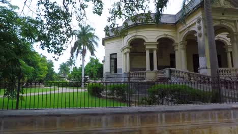 Besuchen-Sie-Ein-Kolonialhaus-In-Merida-Yucatan,-Das-Aus-Der-Mexikanischen-Kolonialzeit-Stammt