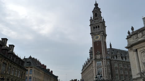 Chamber-of-Commerce-in-Lille,-France-on-a-cloudy-day