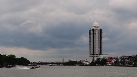 Chaophraya-River-is-filled-with-history-and-culture