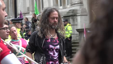 A-man-plays-music-during-the-Extinction-Rebellion-protests-in-London,-UK