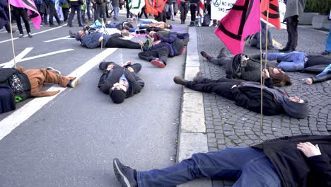 Demonstration-Von-Menschen,-Die-Frieden-In-Der-Welt-Fordern