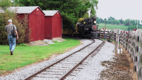 Kinzers,-Pennsylvania---August-15,-2019:-A-train-at-the-Rough-and-Tumble-Thresherman's-Reunion-in-Kinzers,-Pennsylvania-on-August-15,-2019