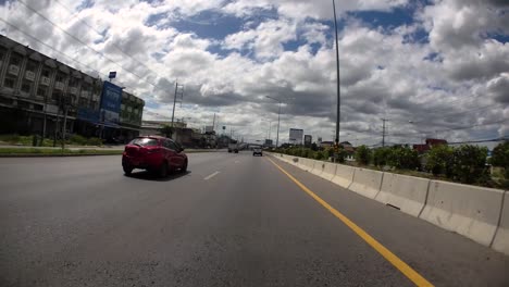 Este-Es-Un-Lapso-De-Tiempo-Con-Una-Cámara-De-Acción-Montada-Frente-Al-Camión,-Conduciendo-De-Pranburi-A-Hua-Hin-Y-De-Hua-Hin-A-Bangkok-En-Phet-Kasem-Road