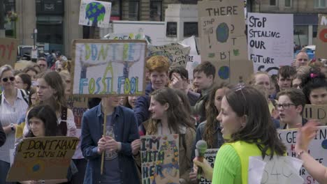 Glasgower-Jugend-Klima-Streik-Am-George-Square