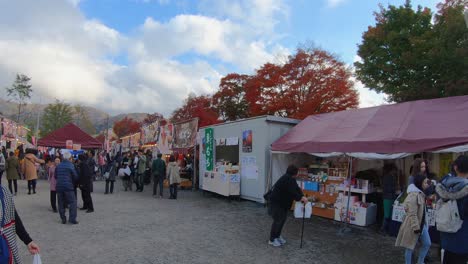 Red-Autumn-Trees-Behind-Kawaguchiko-Town-Market,-Japan
