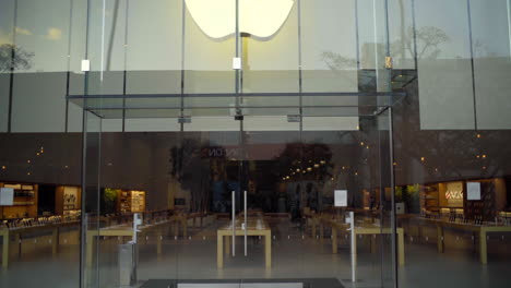 Eingang-Zum-Apple-Store-In-Santa-Monica