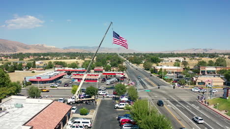 Vista-Aérea-De-Un-Mitin-Electoral-De-Donald-Trump-En-Tehachapi,-California