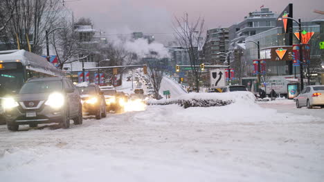 Respaldo-De-Tráfico-En-Las-Condiciones-De-La-Carretera-De-Nieve-En-Vancouver-BC