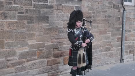 Hombre-Tocando-La-Gaita-En-Escocia-En-El-Festival-De-Edimburgo