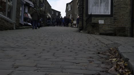 Shoppers-browsing-in-cobbled-street-in-Haworth-Yorkshire-village