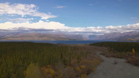 Calm-Kluane-Lake-with-scenic-mountains-background