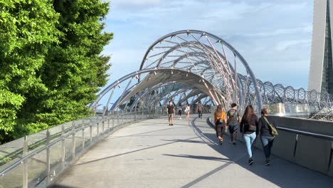 People-walking-on-the-Helix-Bridge-on-a-sunny-afternoon