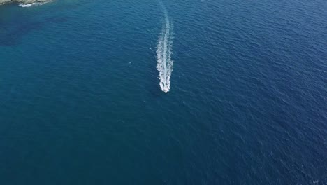 Beautiful-speedboat-sailing-in-the-blue-sea-of-Costa-Brava,-Spain