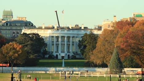Urban-scene-with-White-House-and-construction-work-in-progress,-Washington