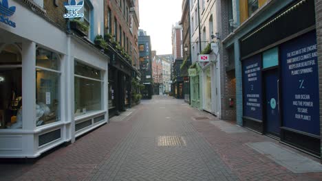 Cierre-En-Londres,-Tiendas-Minoristas-Cerradas-Y-Clausuradas-En-Carnaby-Street-Vacía,-Soho,-Durante-La-Pandemia-De-Covid-19-2020