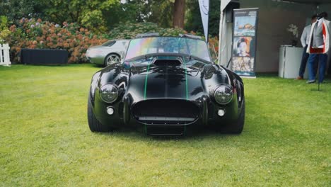 Punch-In-Aufnahme-Eines-Wunderschönen-Ford-Shelby-Cobra-Auf-Der-Automesse