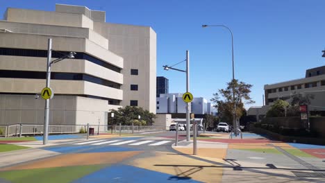 Bunte-Northbridge-Straßen-Rund-Um-Die-Bibliothek,-Neue-Museumsgebäude