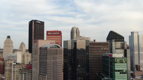 Aerial-tilt-down-reveals-Pittsburgh-PA-Pennsylvania-USA-skyline-skyscrapers-of-K-L-Gates,-UPMC,-Reed-Smith,-EQT,-PNC