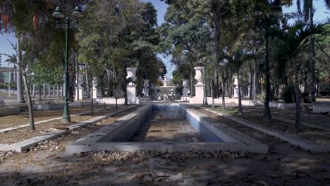 Verlassener-Und-Verlassener-Paseo-Los-Próceres-Während-Der-Ersten-Tage-Der-Quarantäne-Aufgrund-Der-Covid-19-Pandemie