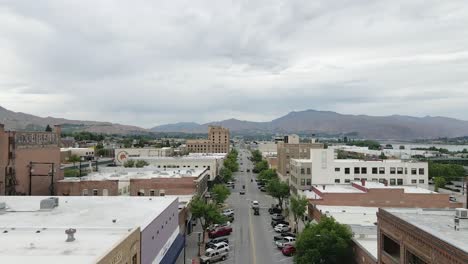 Vista-Aérea-Del-Centro-De-Wenatchee,-Washington,-Estados-Unidos-En-Un-Día-Nublado