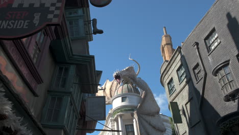 Pan-of-dragon-atop-bank-at-Universal-Orlando-Diagon-Alley--Harry-Potter