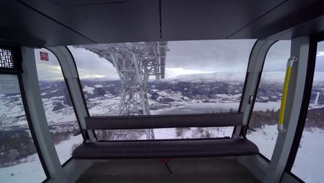 Showing-the-full-panoramic-view-from-the-inside-of-gondola-cabin-at-Voss-Gondol---Passing-huge-grey-mast---Voss-Norway