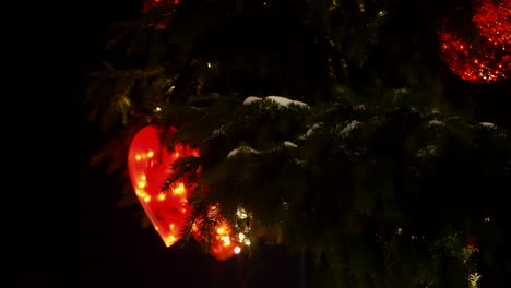 Luces-Y-Decoraciones-En-El-árbol-De-Navidad-En-El-Mercado-De-Navidad-De-Tallin