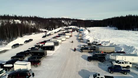 Luftdrohnenaufnahmen-Von-Alaska-Damenfahrten-Zum-Providence-Cancer-Center