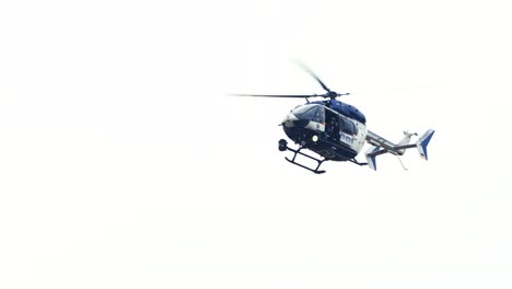 Helicóptero-De-La-Policía-Alemana-Volando-En-El-Cielo