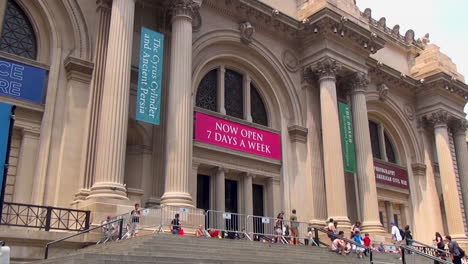 Der-Haupteingang-Des-American-Museum-Of-Natural-History-In-Manhattan